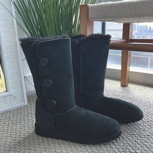 UGG Bailey Button Triplet in Black